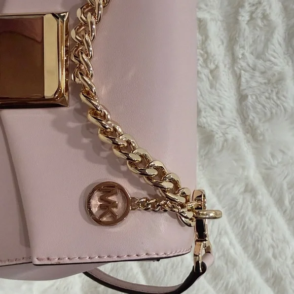 Michael Kors Light Pink Clutch with Gold Chain - Picture 2 of 10